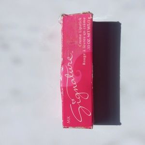 NWOT (DISCONTINUED) Mary Kay Creme Lipstick Current